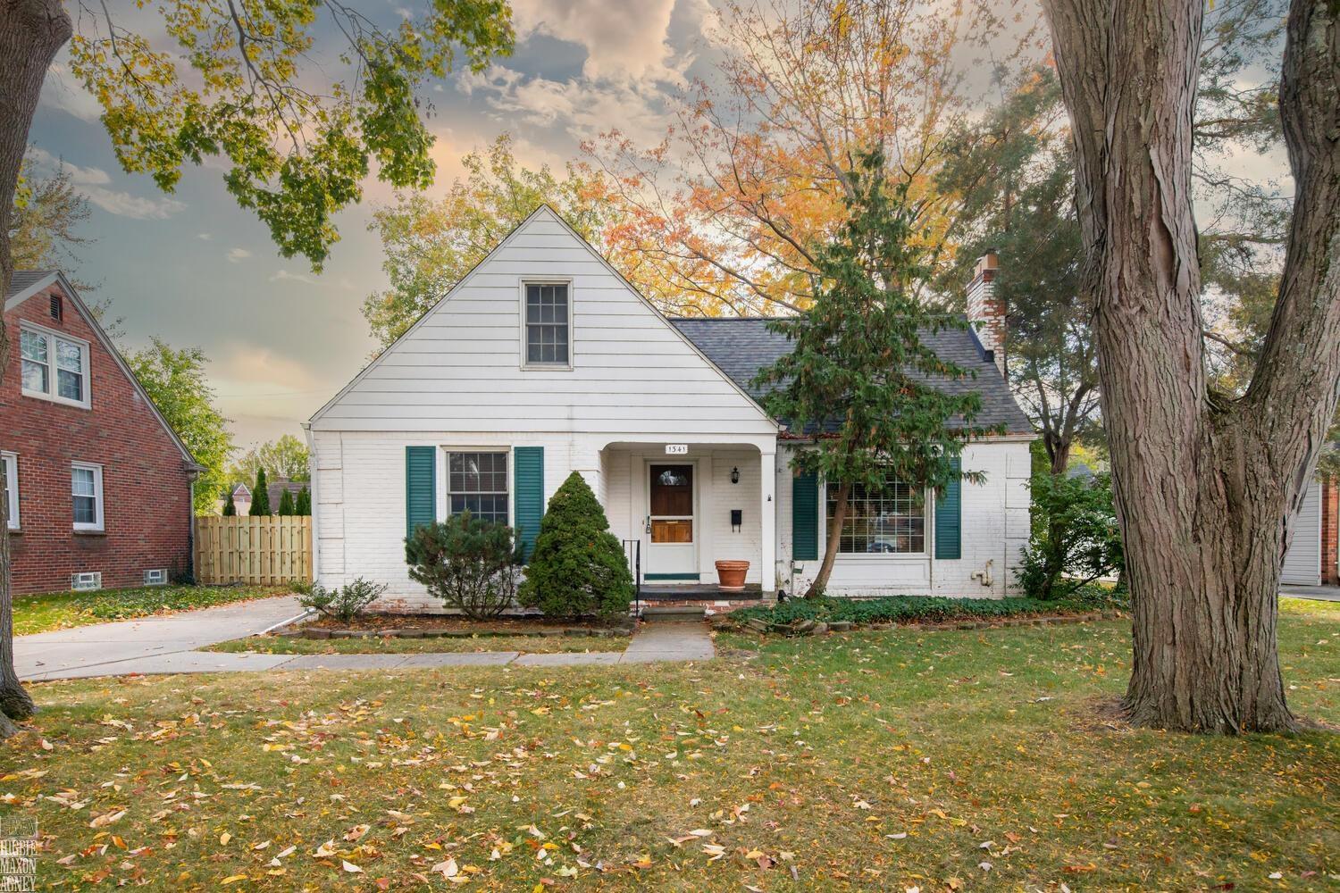 1341 Hawthorne Road Grosse Pointe, MI 48236 - Photo 25 of 26 50199153-6C75FBB2-4640-4569-86FE-346828863D49.JPG