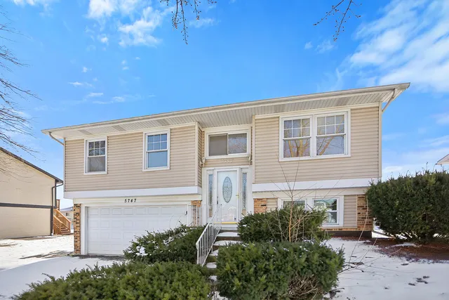 $2,800 | 5747 Allemong Drive, Matteson, IL 60443