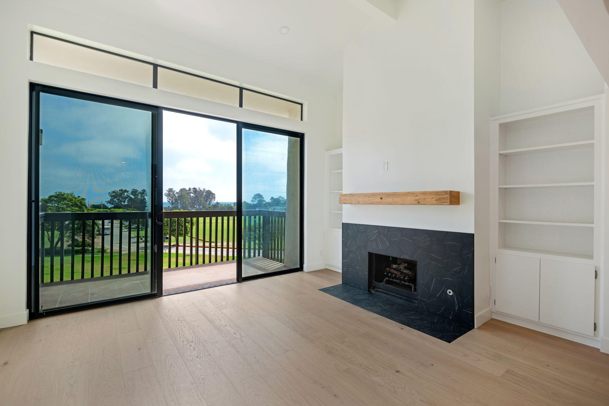 3375 Foothill Road, Unit 1132 Carpinteria, CA 93013 - Photo 10 of 28 11-Living Area