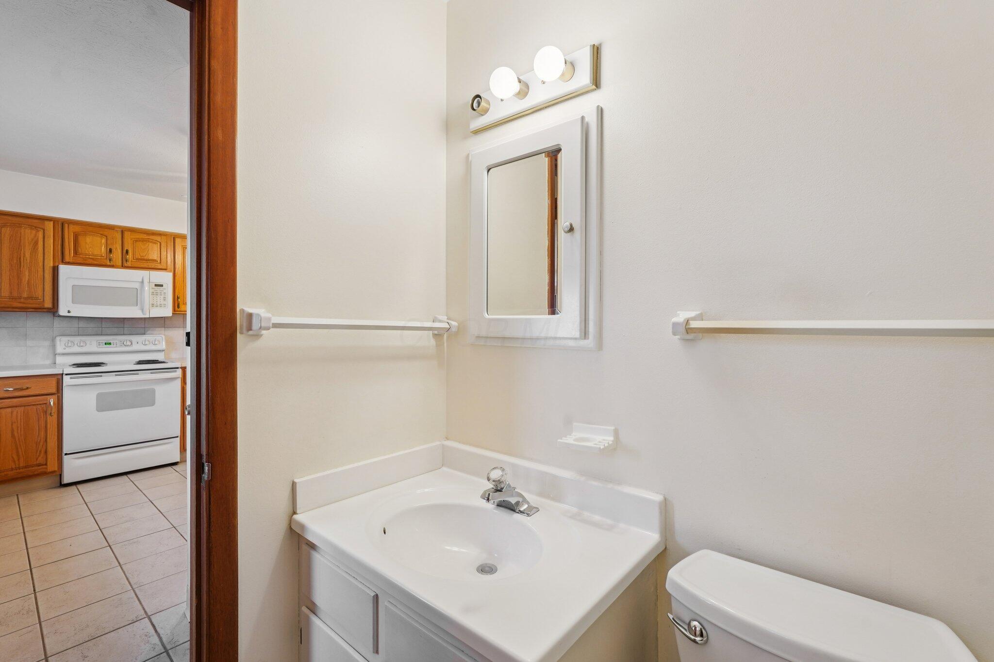 5575 Karl Road Columbus, OH 43229 - Photo 18 of 29 1/2 bath