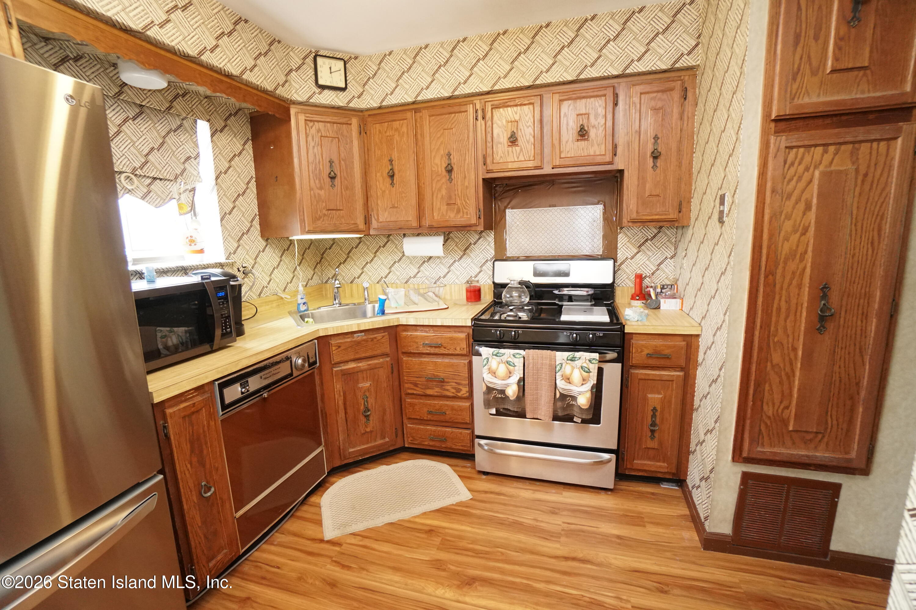 88 Narrows Road South, Unit 11 Staten Island, NY 10305 - Photo 5 of 21 5