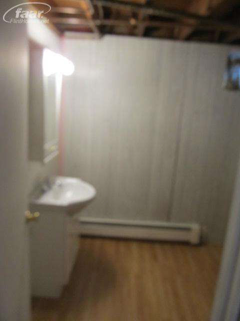 6424 North Bray Road Flint, MI 48505 - Photo 25 of 30 20165941-24.JPG