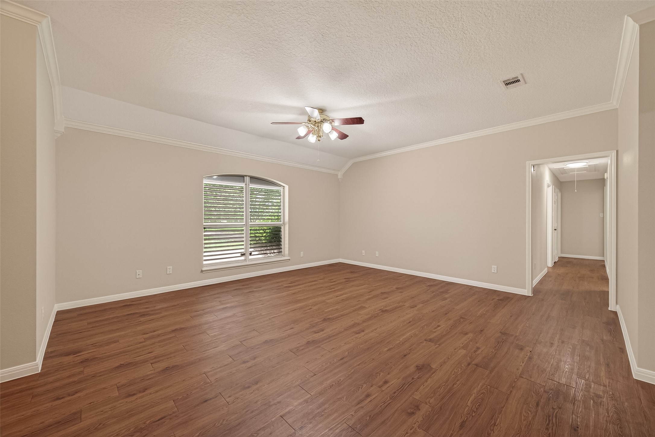 1012 Lilley Road Alvin, TX 77511 - Photo 5 of 29 Living Room