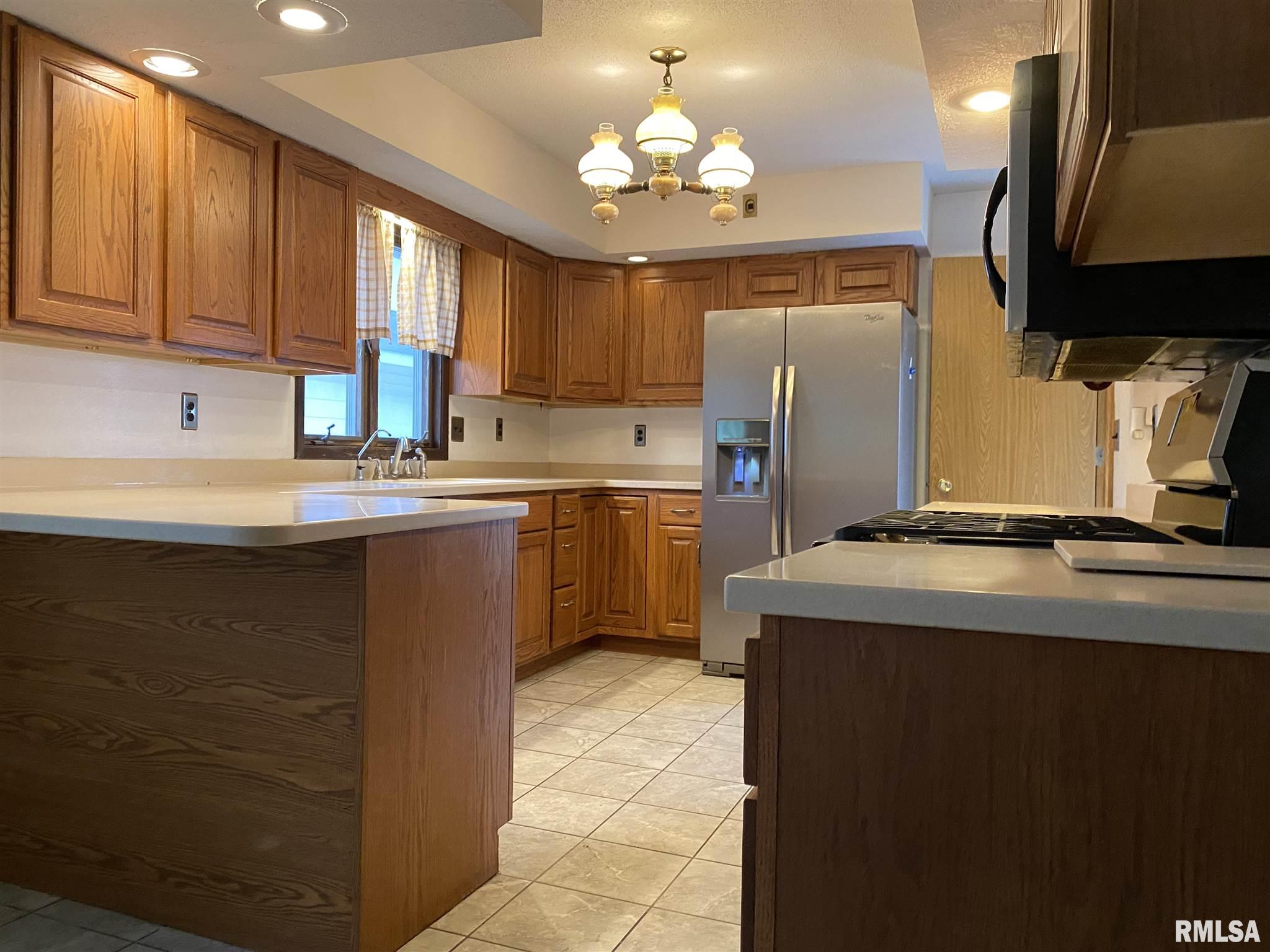 4108 Highway 54 Springfield, IL 62707 - Photo 4 of 44