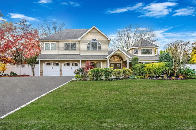 $925,000 | 310 Terry Road, Smithtown, NY 11787