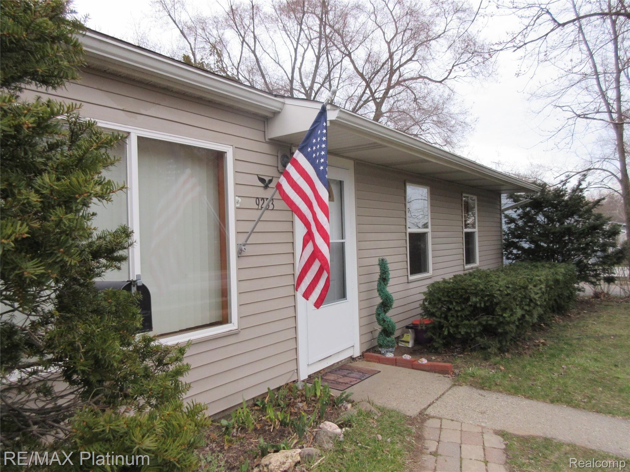 9233 Lee Road Brighton, MI 48116 - Photo 2 of 35 2020-03-27 06.20