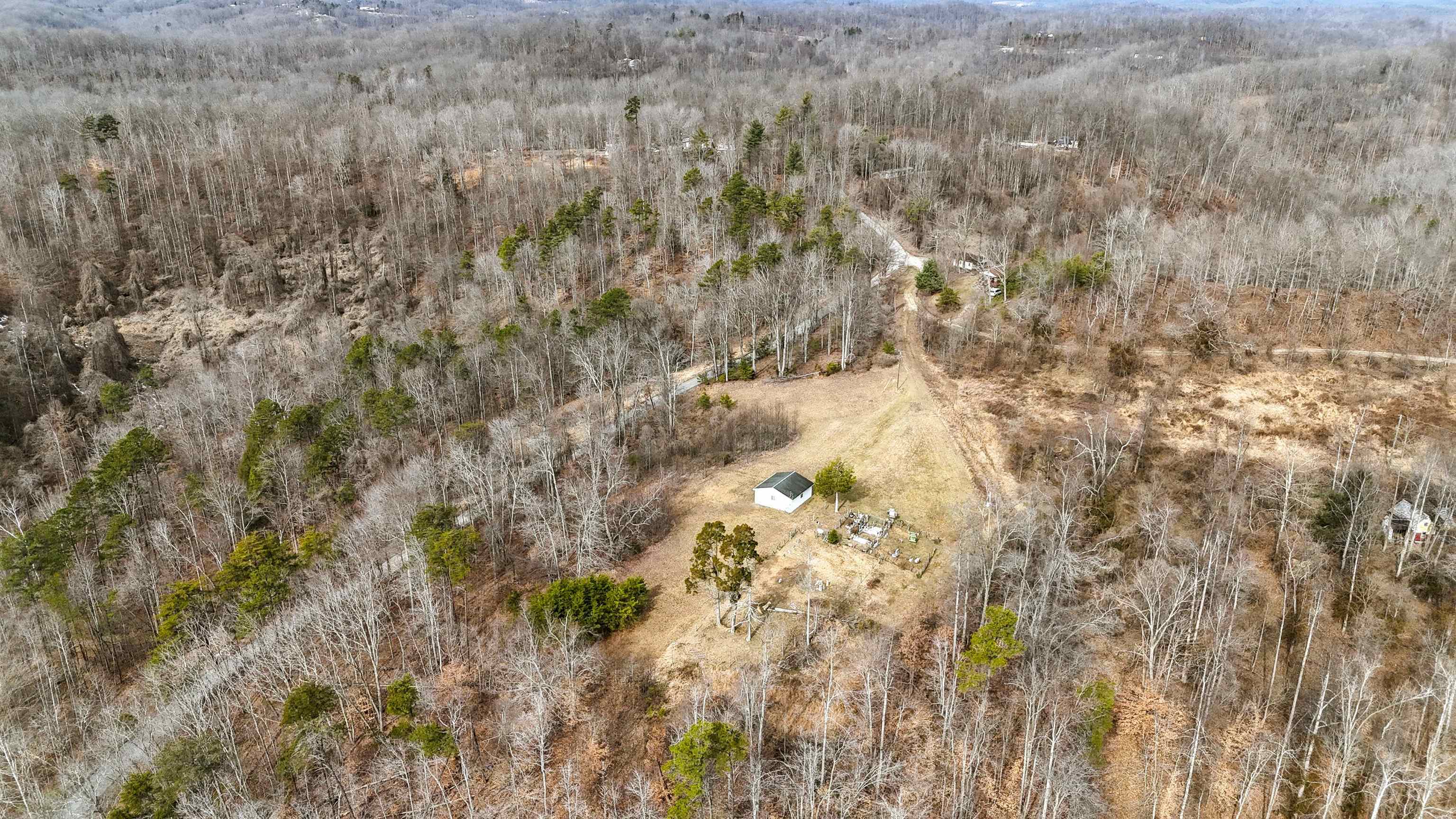 1717 Aaron Ridge Road Louisa, KY 41230 - Photo 5 of 12