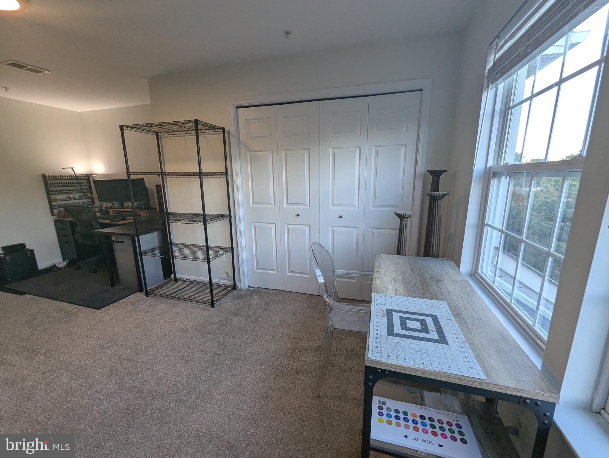 2922 Huntington Grove Square Alexandria, VA 22306 - Photo 18 of 30 a room with furniture and window