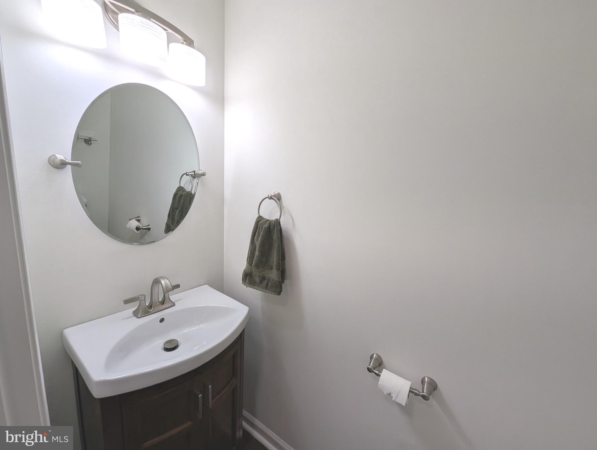 2922 Huntington Grove Square Alexandria, VA 22306 - Photo 19 of 30 a bathroom with a sink and a mirror