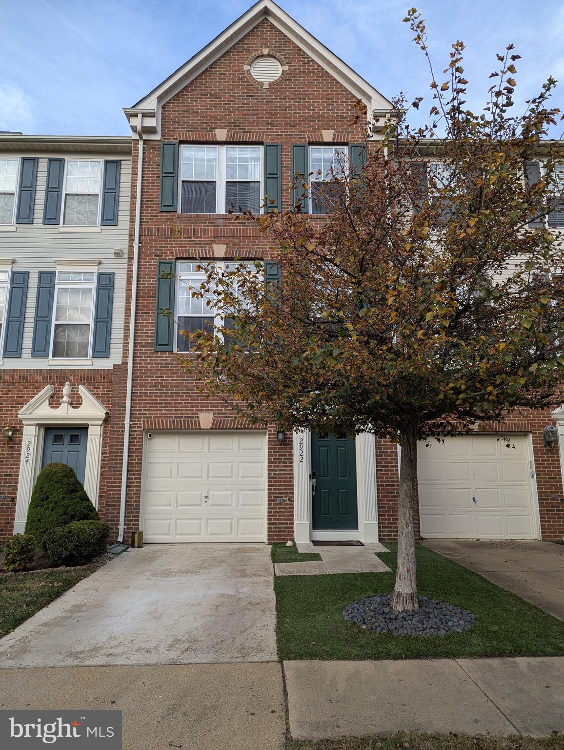 2922 Huntington Grove Square Alexandria, VA 22306 - Photo 28 of 30 front view of a house