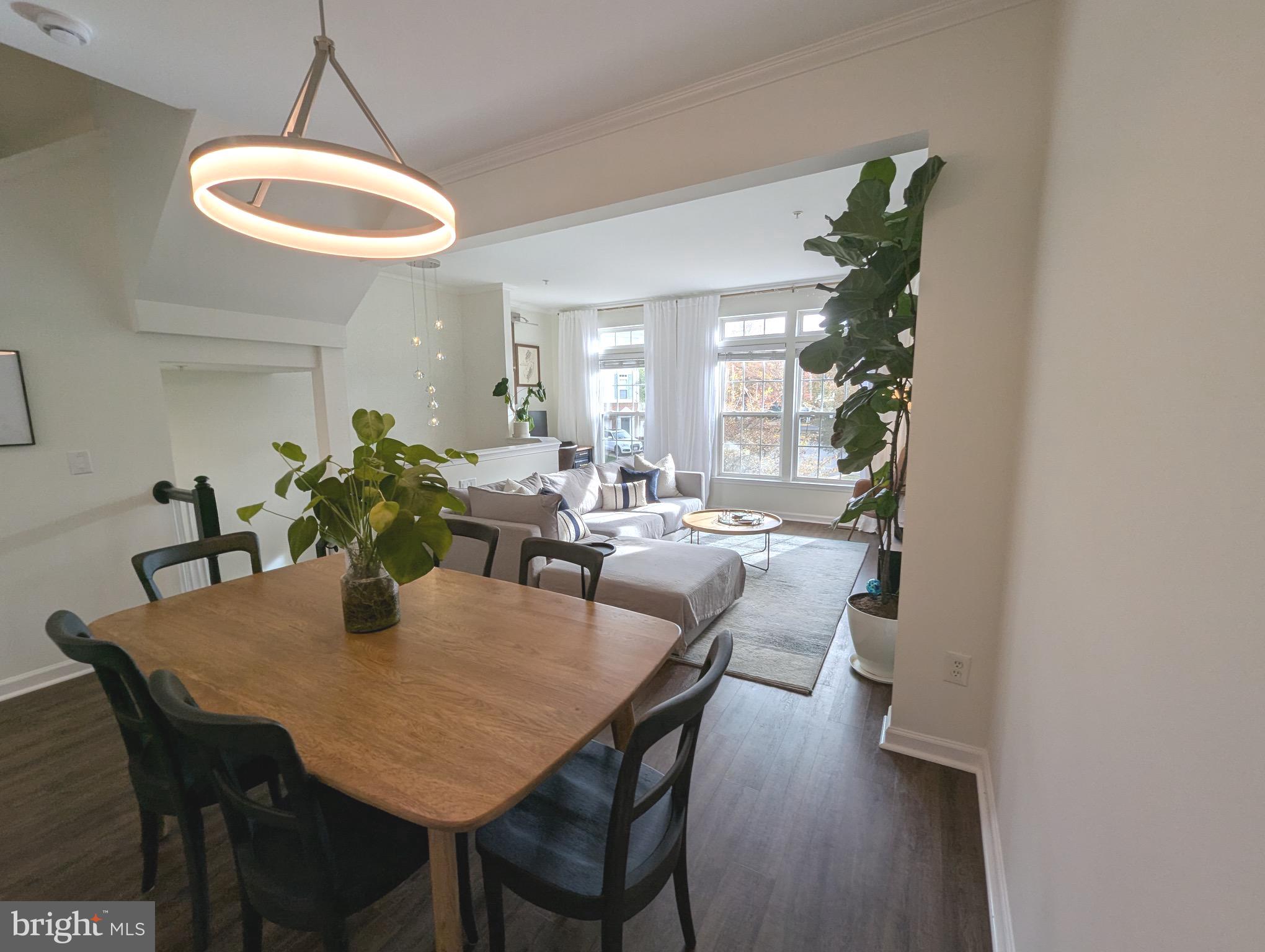 2922 Huntington Grove Square Alexandria, VA 22306 - Photo 4 of 30 a dining room with furniture and window