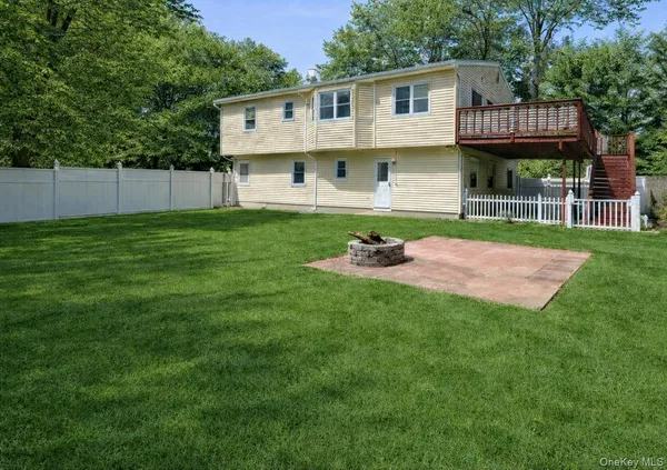 $6,500 | 308 Browns Road, Nesconset, NY 11767