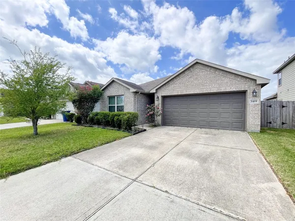 $2,150 | 3419 Hollow Mist Drive, Texas City, TX 77591