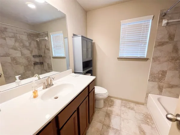 $2,150 | 3419 Hollow Mist Drive, Texas City, TX 77591