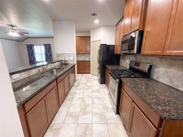 $2,150 | 3419 Hollow Mist Drive, Texas City, TX 77591