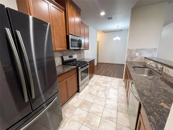 $2,150 | 3419 Hollow Mist Drive, Texas City, TX 77591
