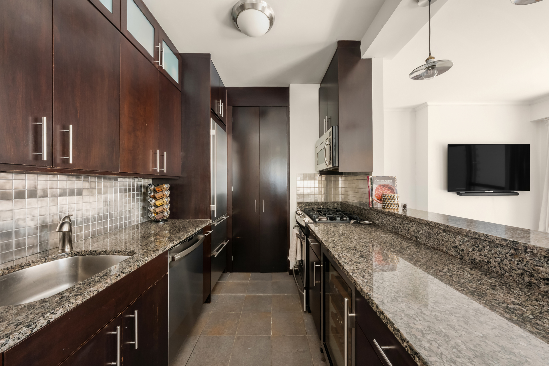 200 East 69th Street, Unit 7L Manhattan, NY 10021 - Photo 4 of 7