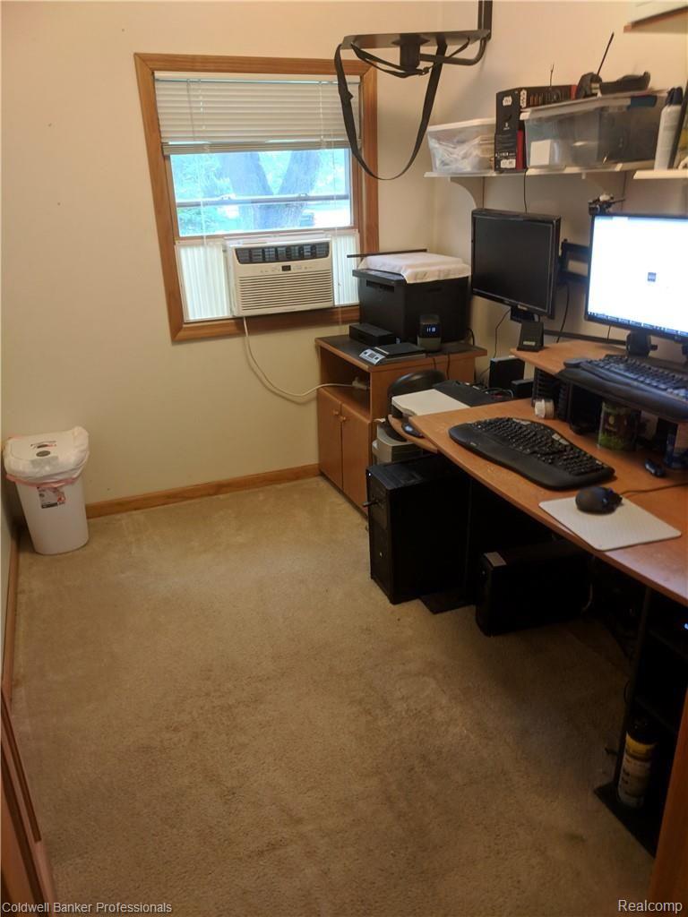 3077 York Rochester, MI 48309 - Photo 5 of 31 IMG_20180910_111309.jpg