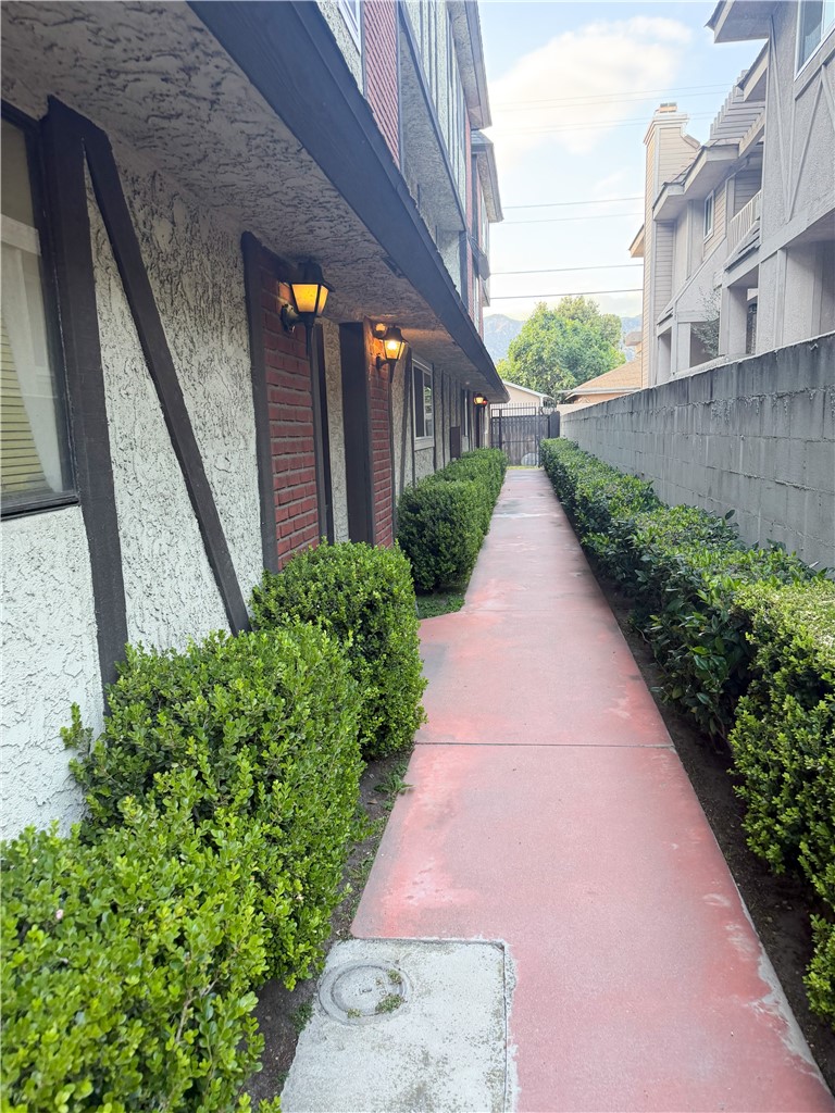 655 Alexander Street, Unit 3 Glendale, CA 91203 - Photo 2 of 7