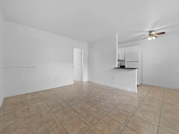 a view of empty room with ceiling fan