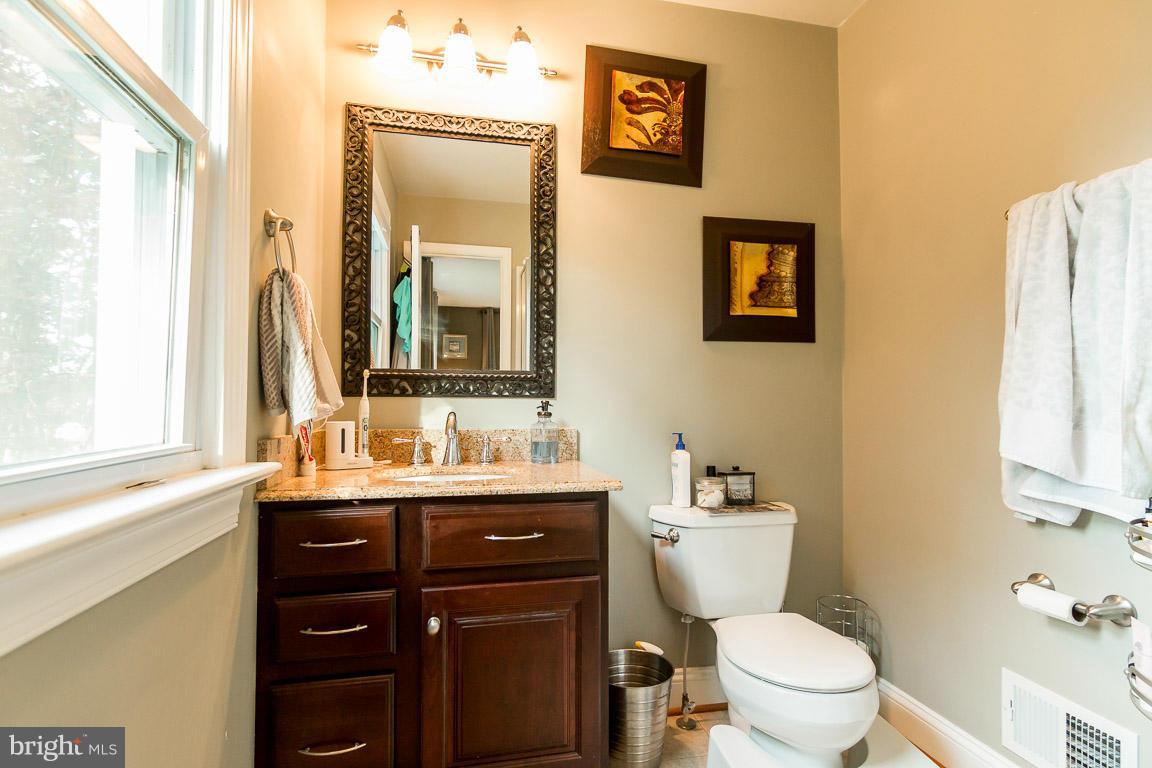6807 Mountaindale Road Frederick, MD 21702 - Photo 16 of 30 Bath (Master)
