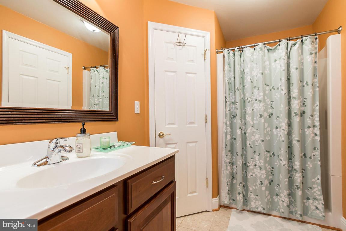 6807 Mountaindale Road Frederick, MD 21702 - Photo 25 of 30 Bath