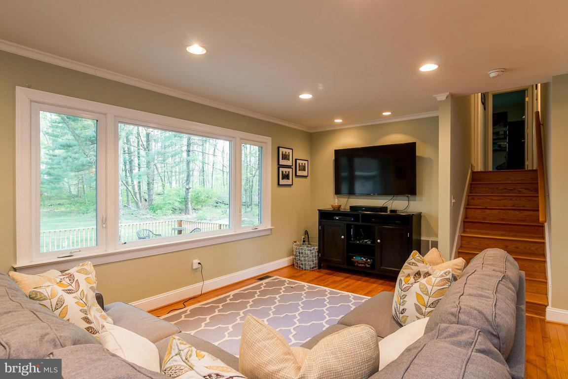 6807 Mountaindale Road Frederick, MD 21702 - Photo 10 of 30 Family Room