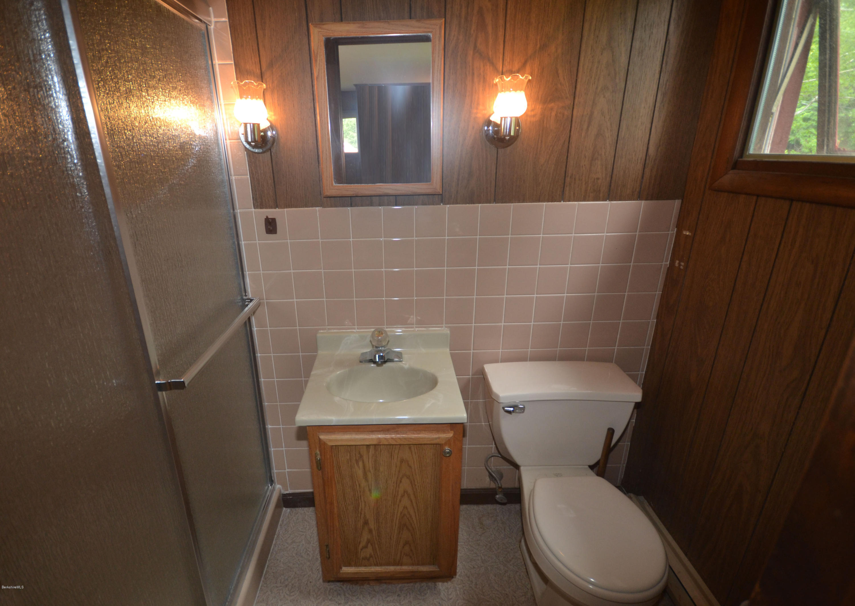 90 Partridge Road Pittsfield, MA 01201 - Photo 22 of 28 Master Bathroom