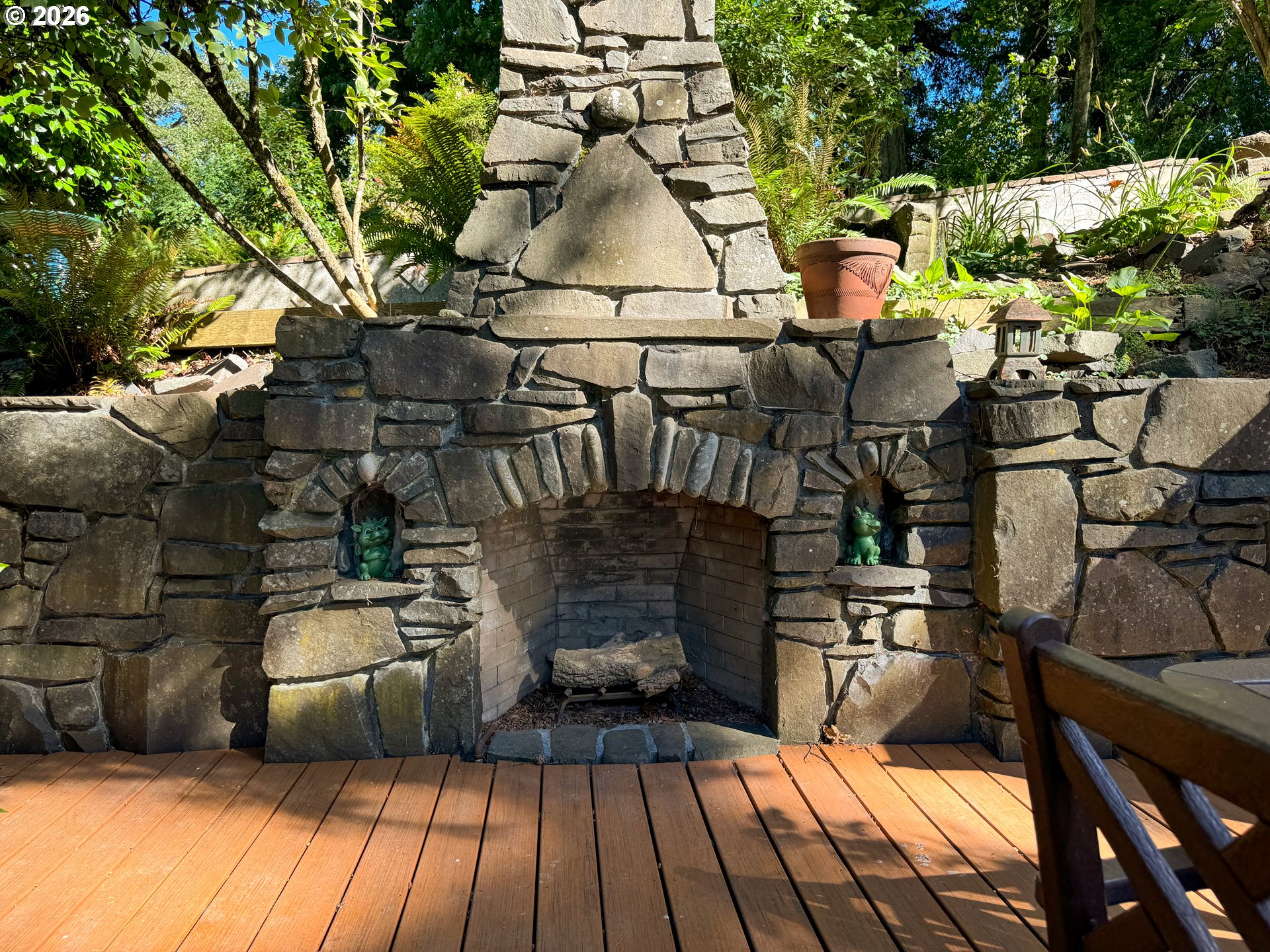 411 Perry Street Springfield, OR 97477 - Photo 31 of 48 Fireplace Outside