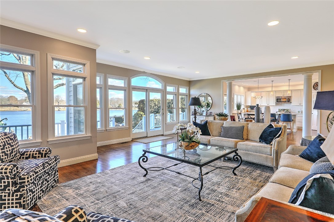 35 Riverside Drive Barrington, RI 02806 - Photo 13 of 44