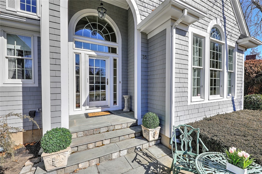 35 Riverside Drive Barrington, RI 02806 - Photo 4 of 44 Beautiful architectural details