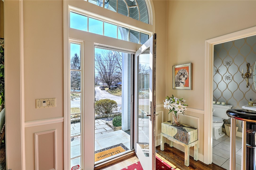 35 Riverside Drive Barrington, RI 02806 - Photo 5 of 44 Elegant entry