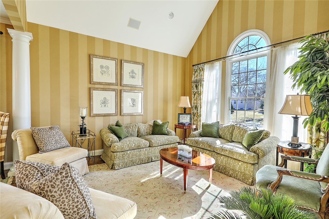 35 Riverside Drive Barrington, RI 02806 - Photo 9 of 44 living room