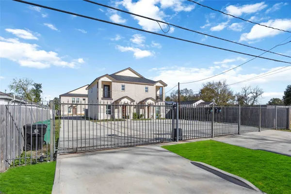 $2,350 | 4903 Mallow Street, Unit A, Houston, TX 77033