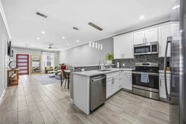 $2,350 | 4903 Mallow Street, Unit A, Houston, TX 77033