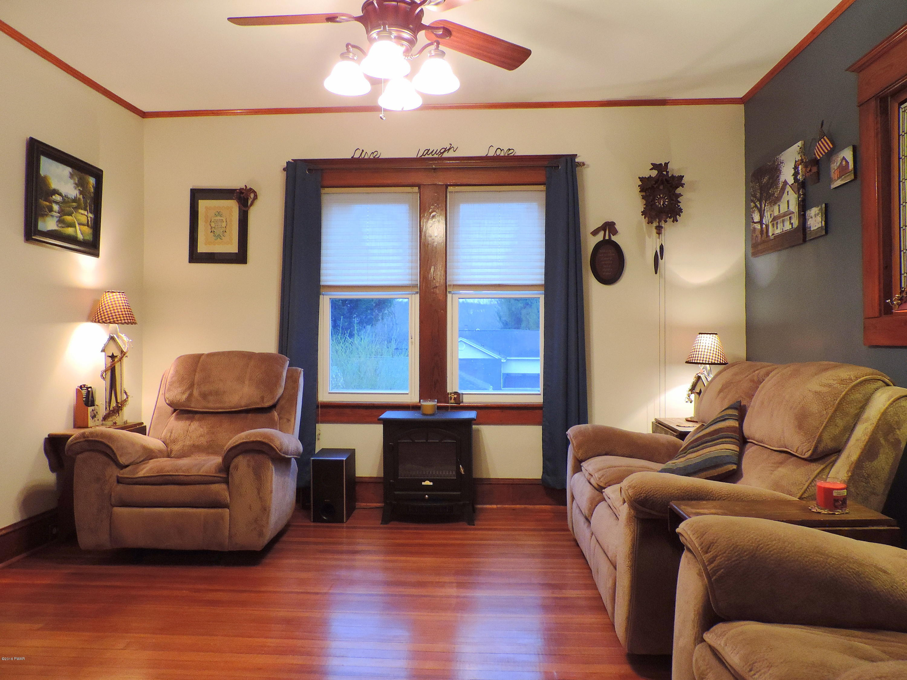 212 Ridge Avenue Hawley, PA 18428 - Photo 9 of 42 Formal Dining Room