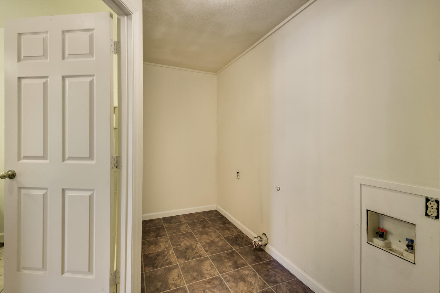 283 Piney Road Trenton, GA 30752 - Photo 17 of 22 Laundry