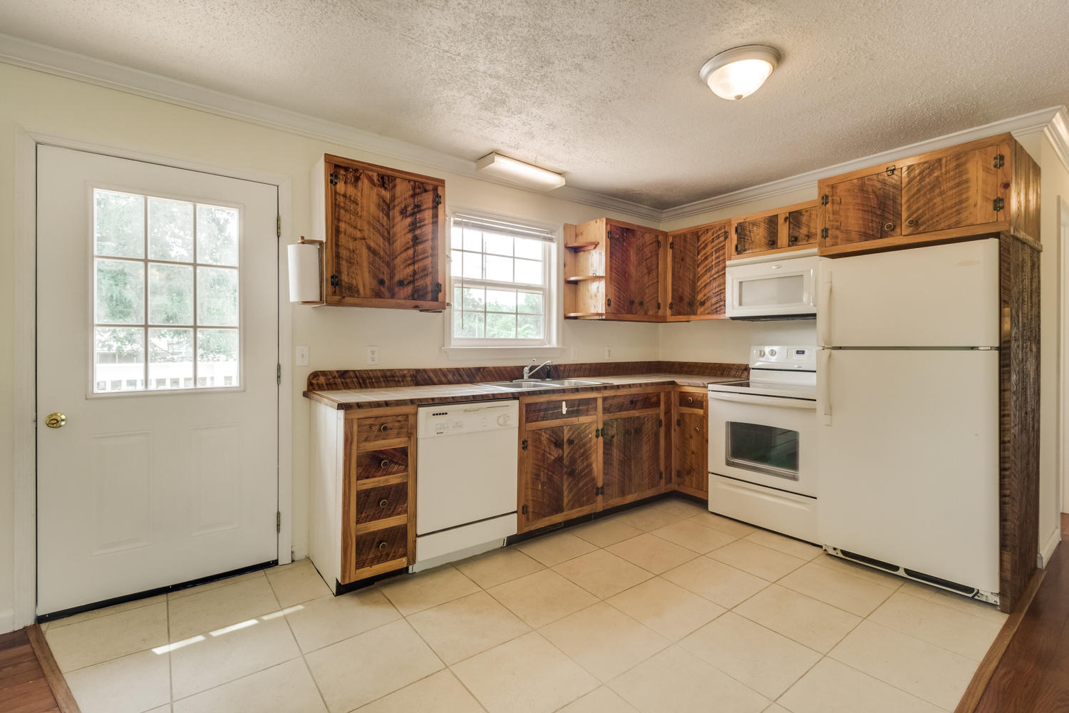 283 Piney Road Trenton, GA 30752 - Photo 8 of 22 Kitchen Area