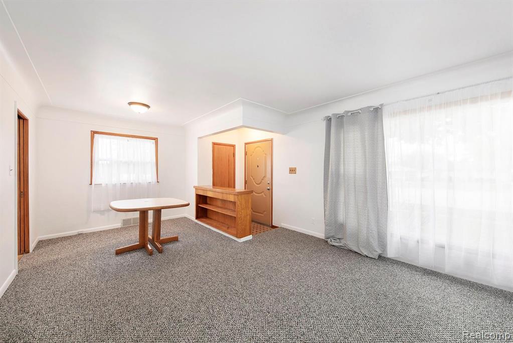 14748 Pennsylvania Road Southgate, MI 48195 - Photo 4 of 25 Gallery Image 4