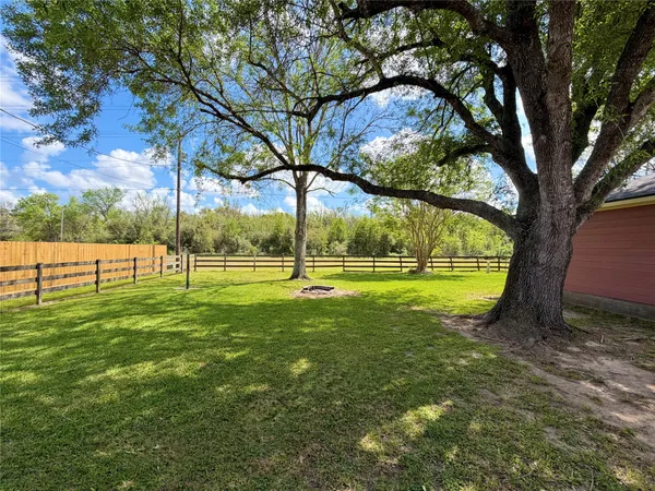 $264,900 | 7109 Beechwood Drive, Angleton, TX 77515