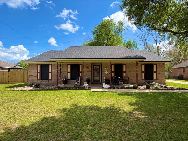 $264,900 | 7109 Beechwood Drive, Angleton, TX 77515