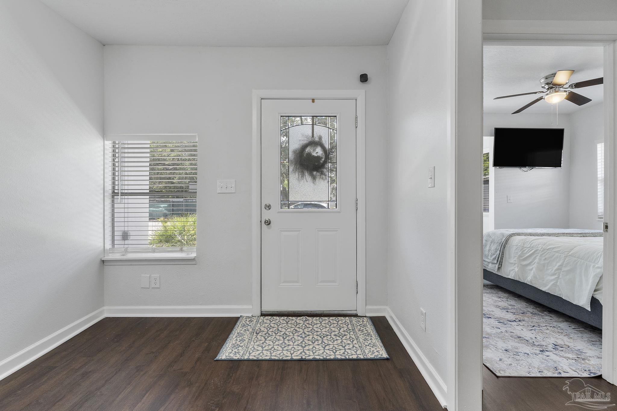 306 South N Street Pensacola, FL 32502 - Photo 15 of 37 a view of an empty room and window