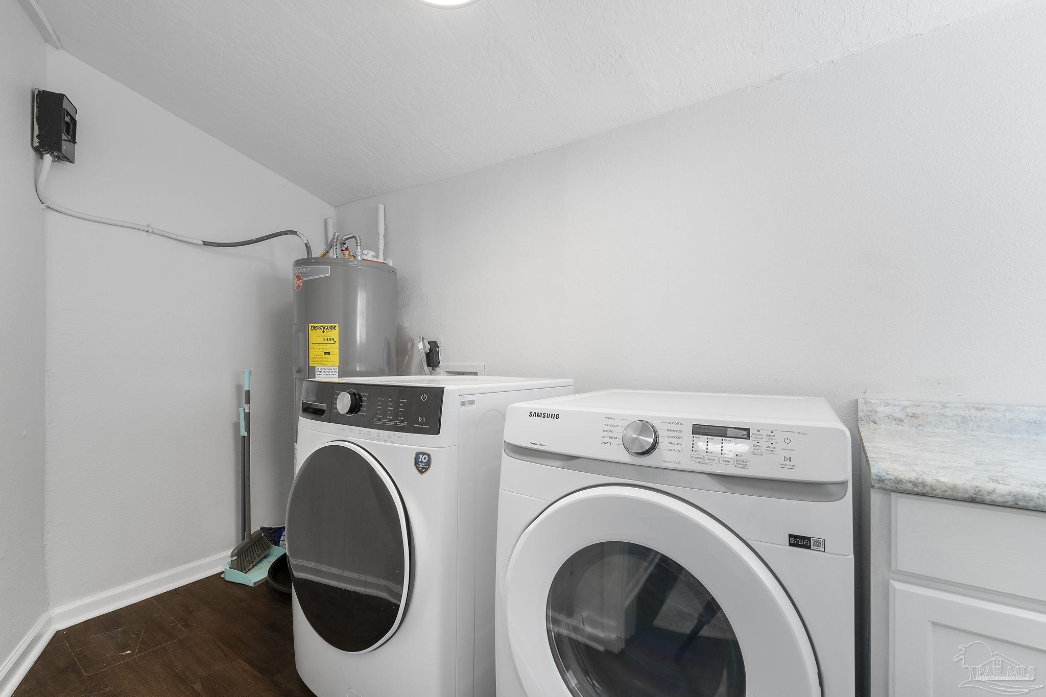 306 South N Street Pensacola, FL 32502 - Photo 3 of 37 a utility room with dryer and washer