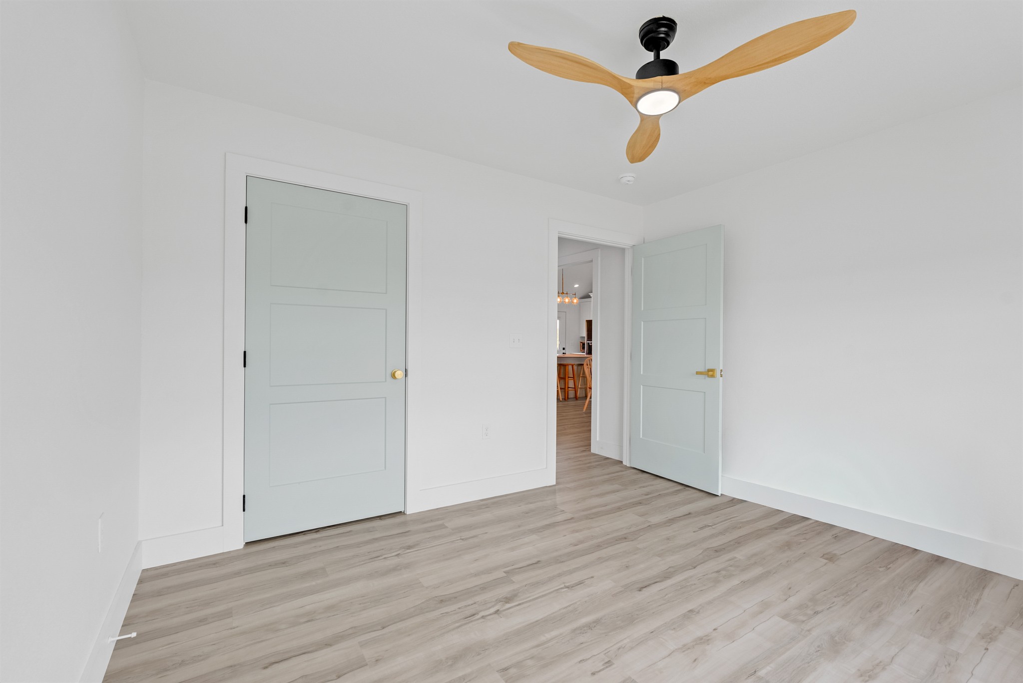 4733 Window Cliff Road Baxter, TN 38544 - Photo 18 of 25 wooden floor in an empty room with a window