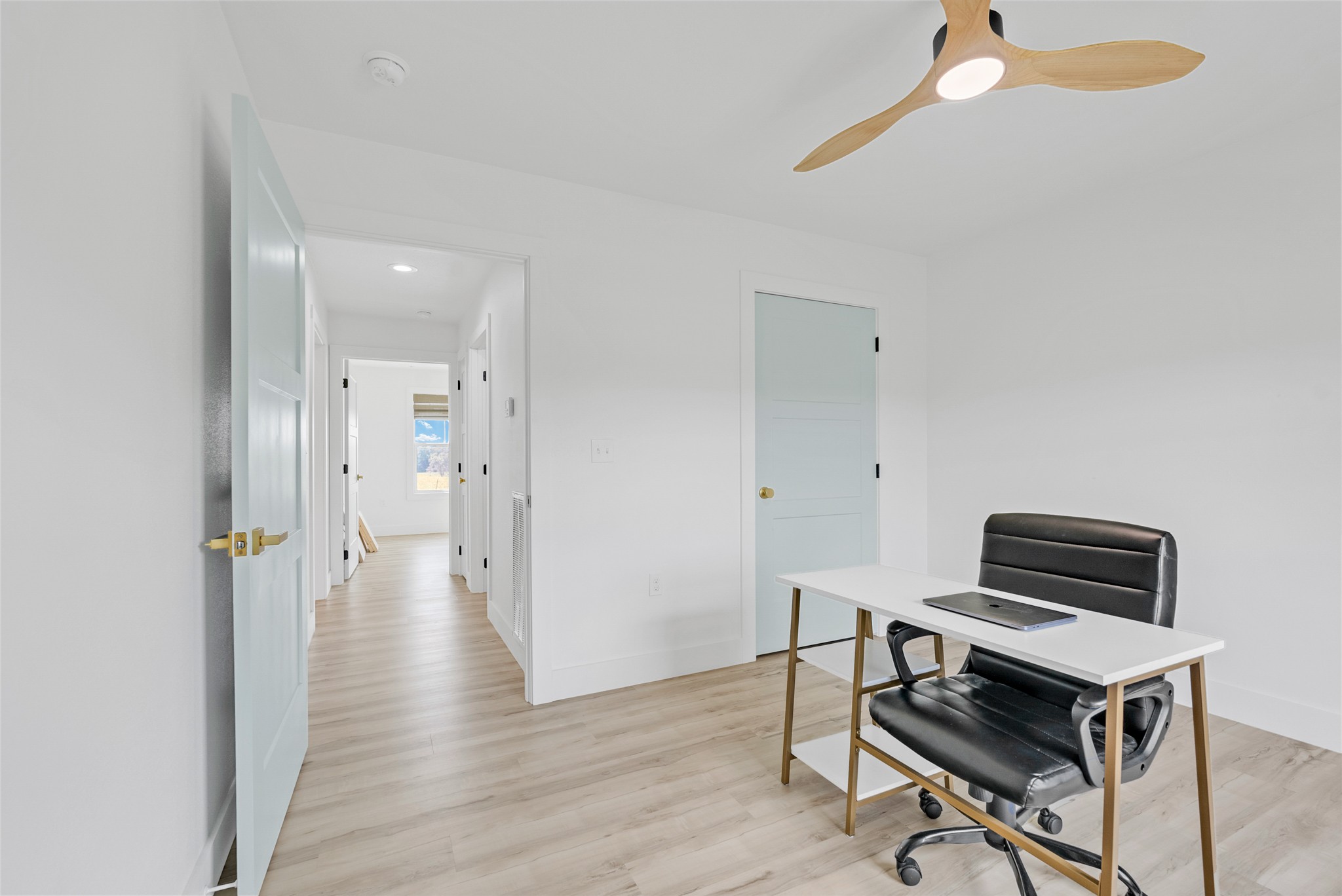 4733 Window Cliff Road Baxter, TN 38544 - Photo 21 of 25 a view of a workspace with furniture and wooden floor