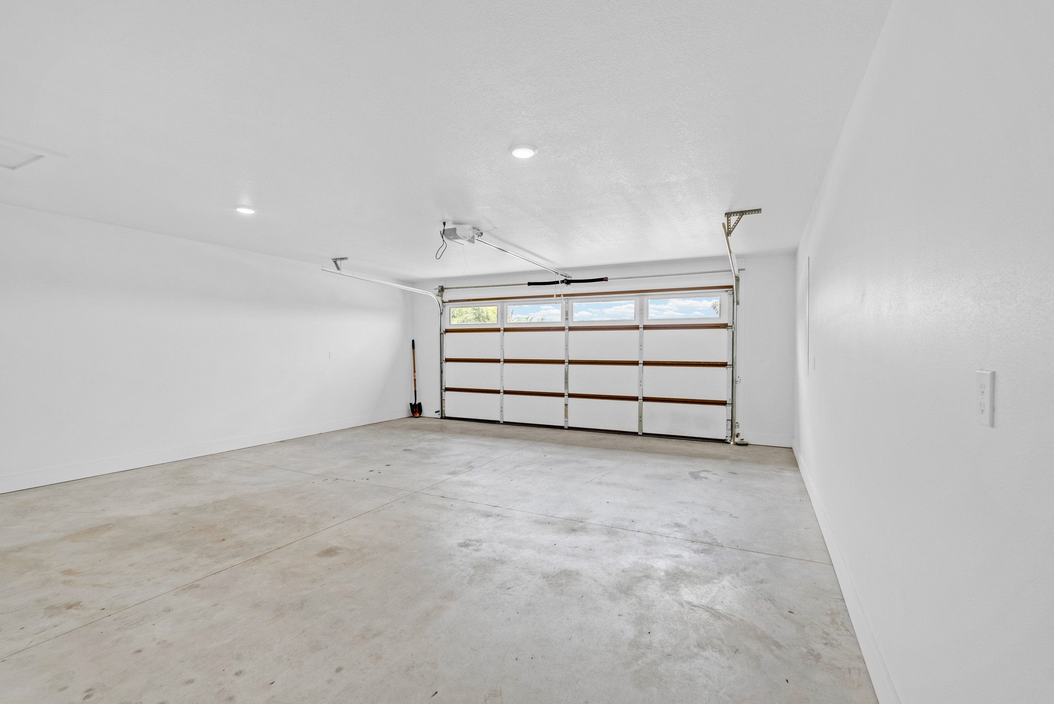 4733 Window Cliff Road Baxter, TN 38544 - Photo 22 of 25 a view of a garage