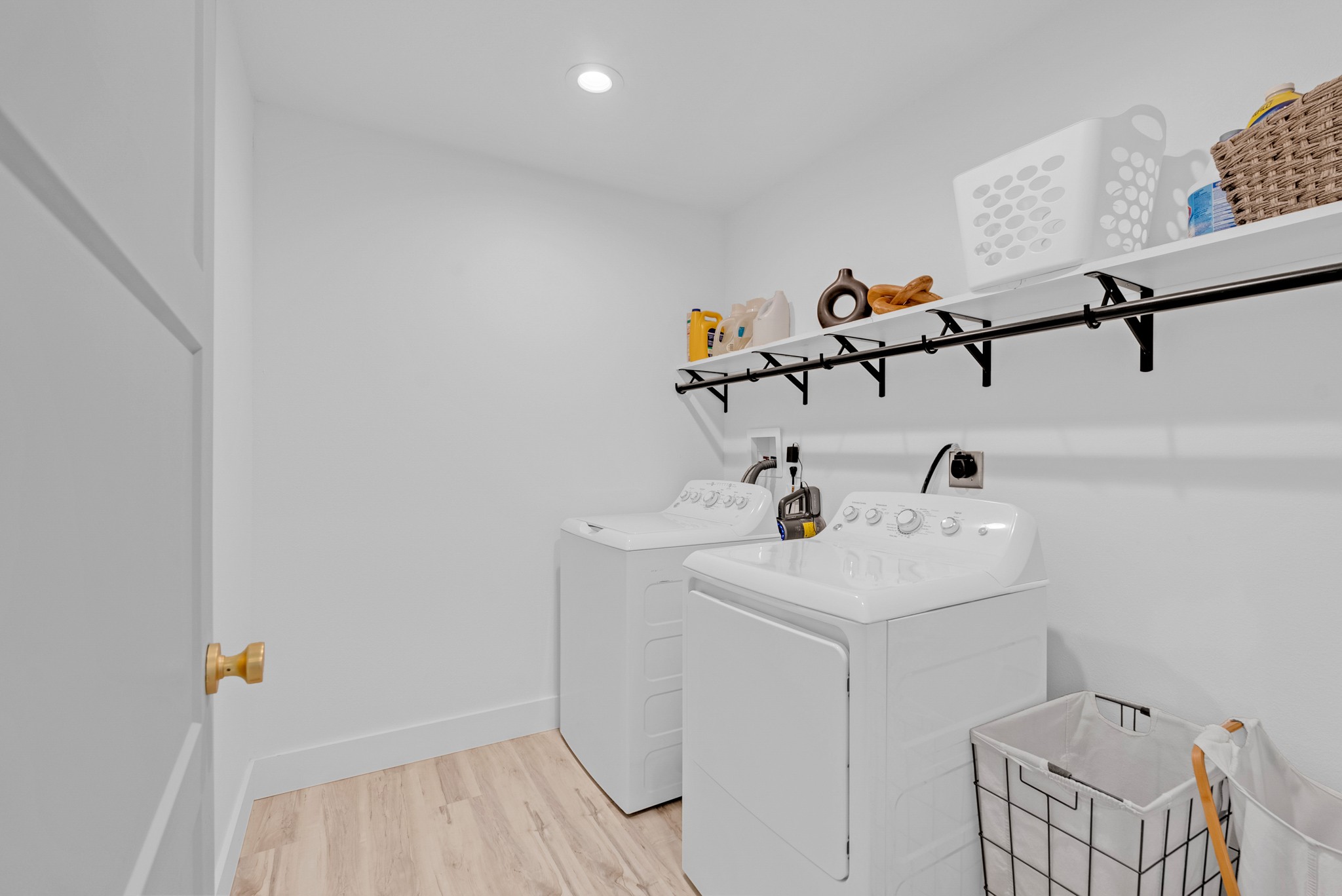 4733 Window Cliff Road Baxter, TN 38544 - Photo 10 of 25 a bathroom with a sink and a mirror