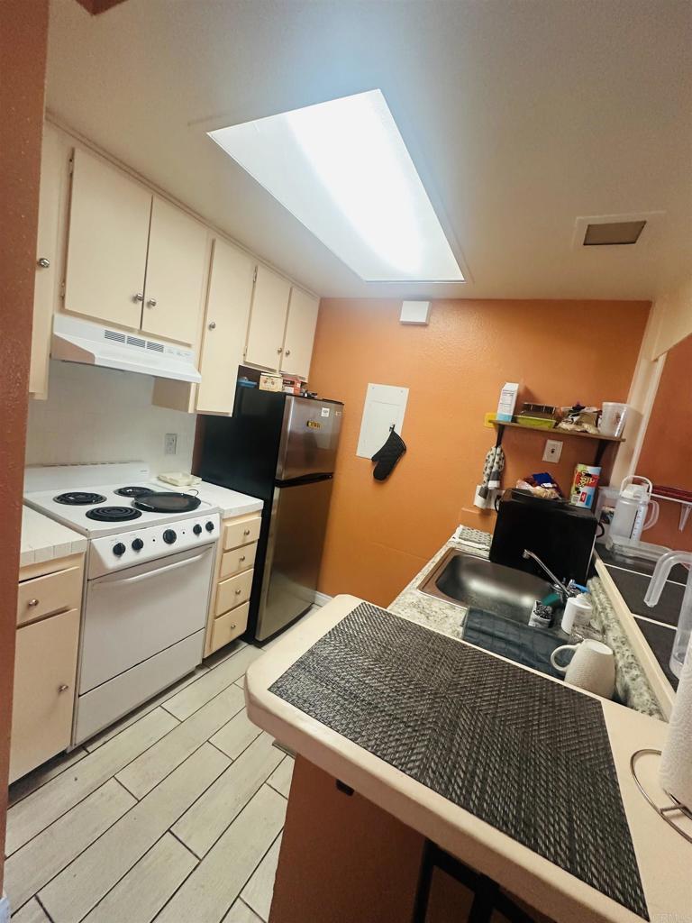 891 West San Ysidro Boulevard, Unit 9 San Ysidro, CA 92173 - Photo 6 of 18 a kitchen with a stove and a refrigerator