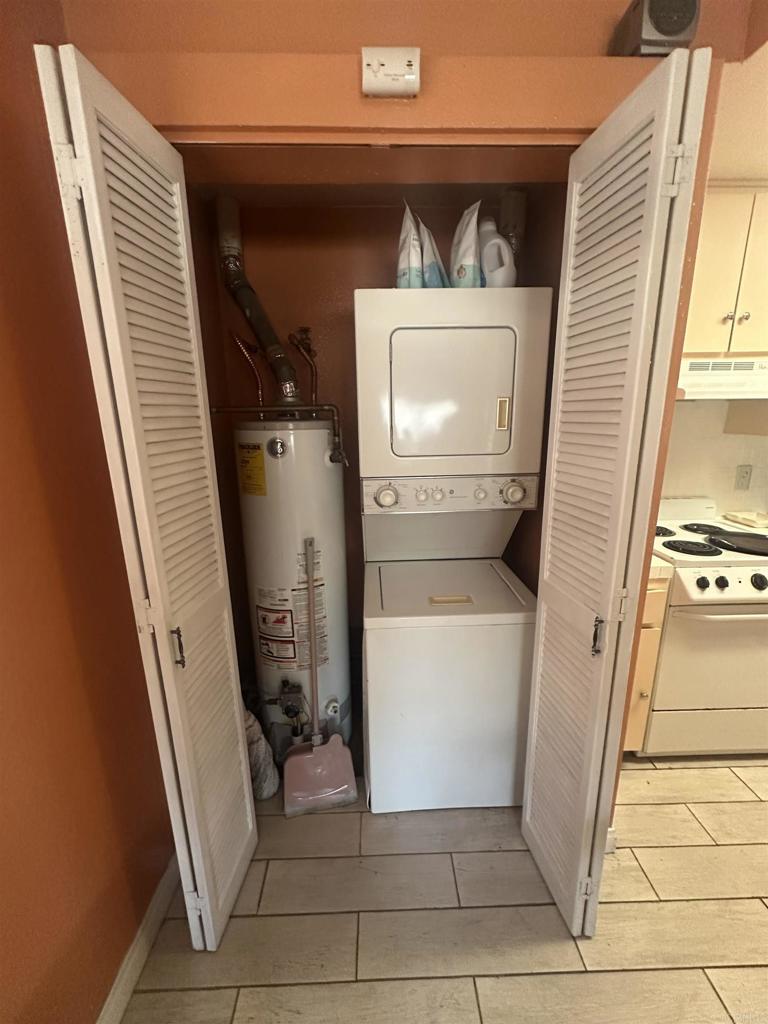 891 West San Ysidro Boulevard, Unit 9 San Ysidro, CA 92173 - Photo 7 of 18 a view of washer and dryer