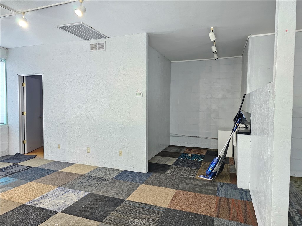21298 Calistoga Road Middletown, CA 95461 - Photo 9 of 20 a view of entryway with a rug